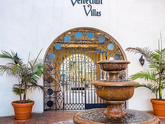 Walking distance to the beach; minutes to the 5; Ideal for w