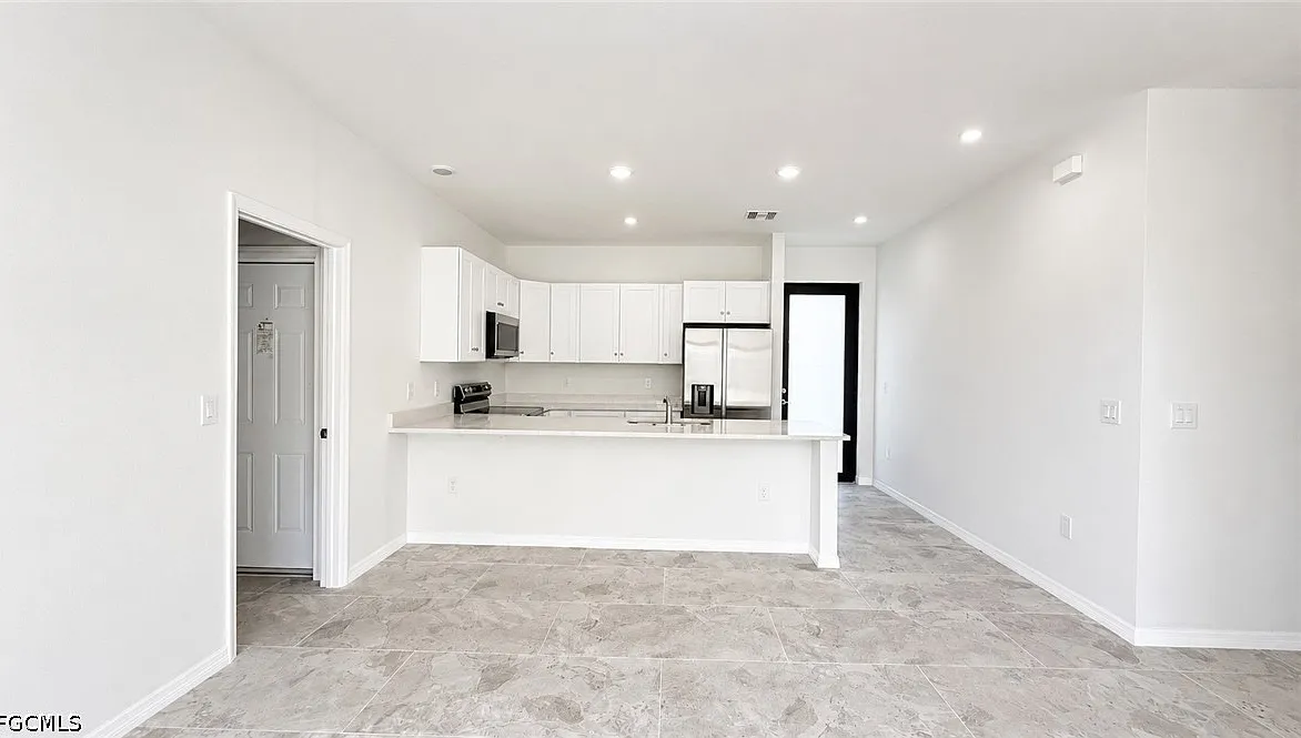 3 bed, 2.0 bath, 1300 sqft, $1,950 — Photo 4