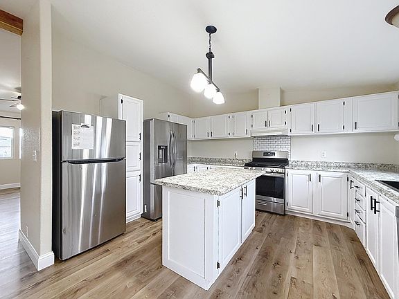5th image of 197 Flagstaff Way