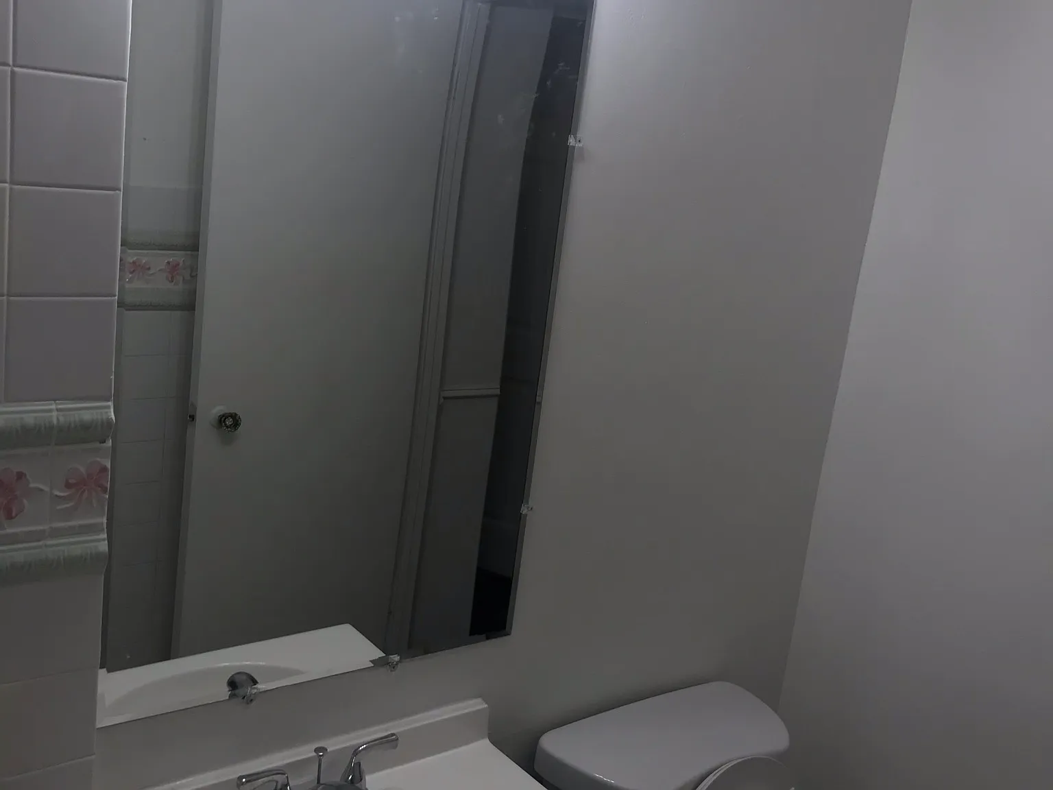 3 bed, 945 sqft, $1,900 — Photo 1
