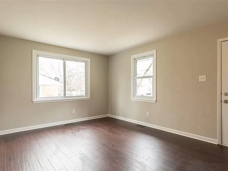 709 Glenbrook Dr — Photo 4