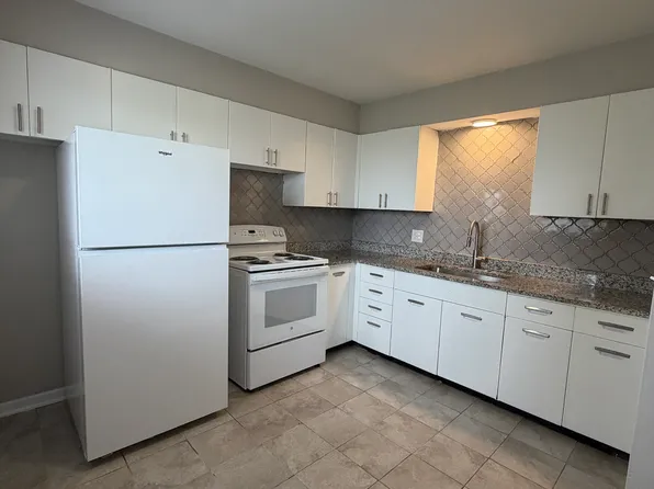 740 Edgemont Blvd APT 3, Lansing, MI 48917
