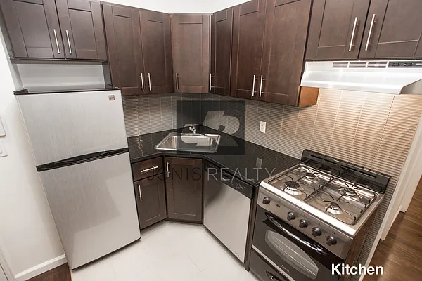 Rented by Jonis Realty | media 27