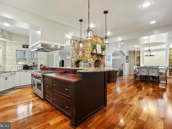 1523 Hornbeam Dr, Crofton, MD 21114