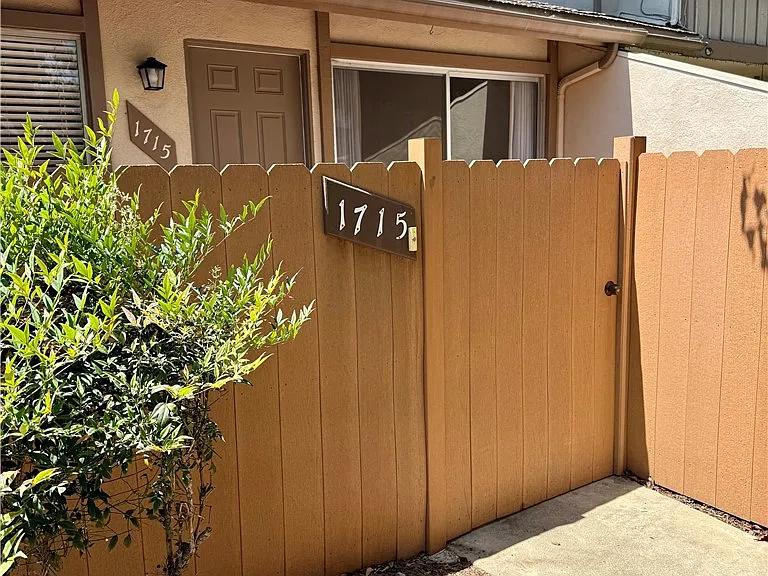 1715 N Gilbert St — Photo 1