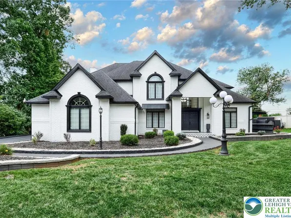 1231 Oakside Dr, Bethlehem, PA 18017