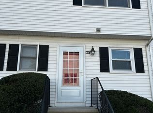 64 Commodore Cmns, Derby, CT 06418