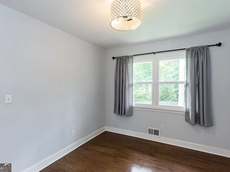 2752 Arrowood Dr #UPSTAIRS — Photo 14