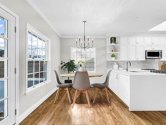 5th image of 2074 Creelman Ave