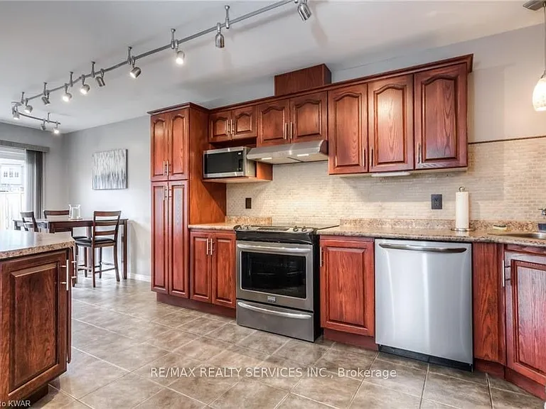 317 Briarmeadow Dr — Photo 6