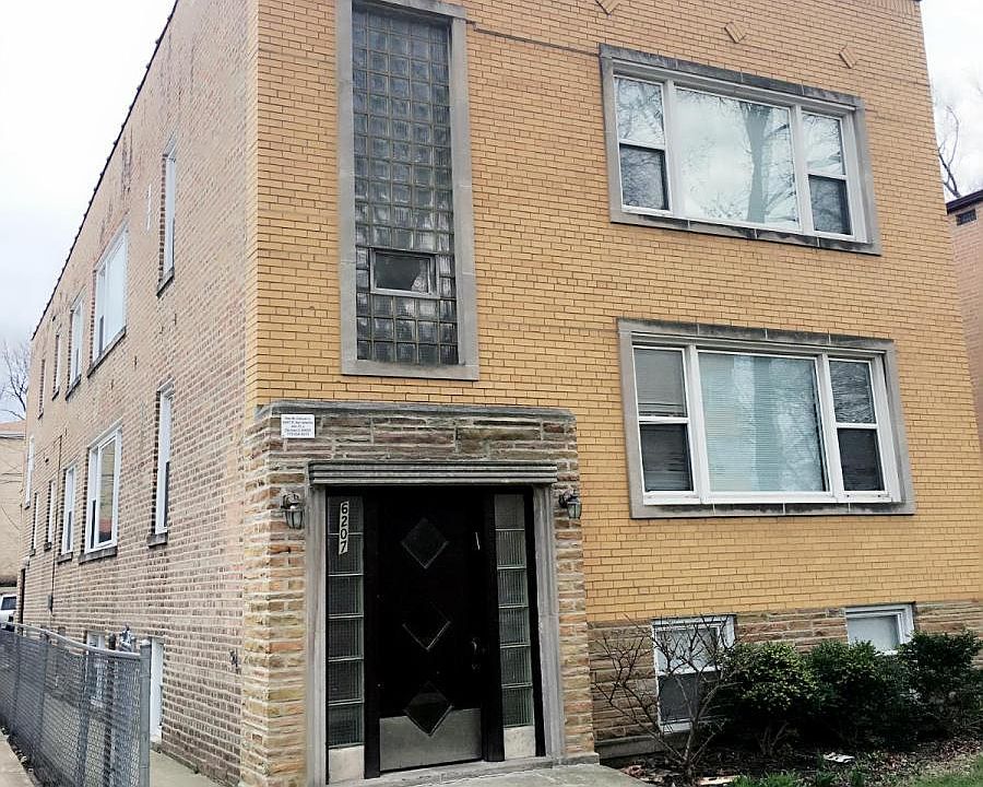 1st image of 6207 N Sacramento Ave #1