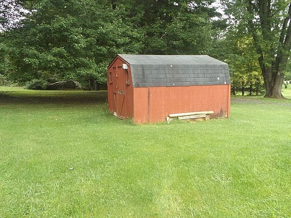 5th image of 25 Robinson Dr