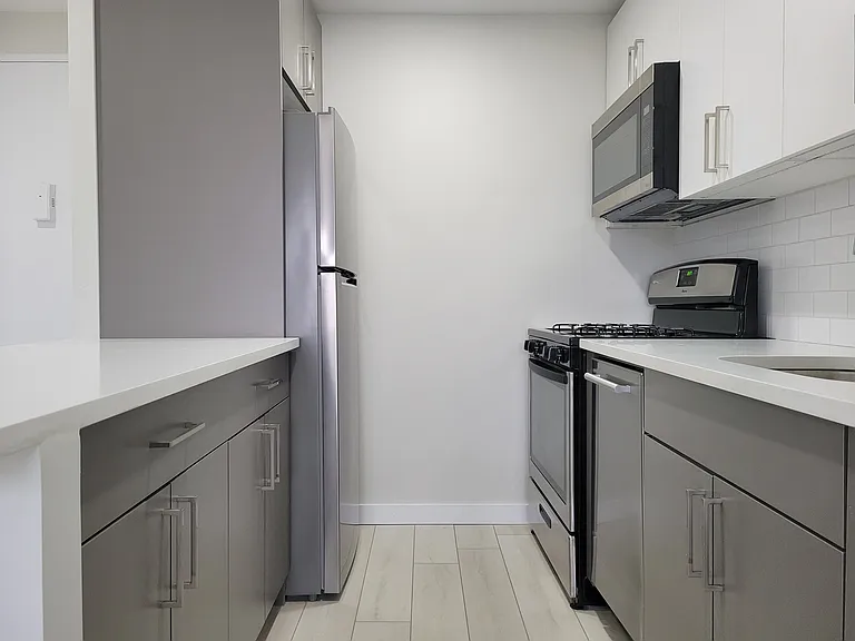 829 Greenwood Ave #3J — Photo 4