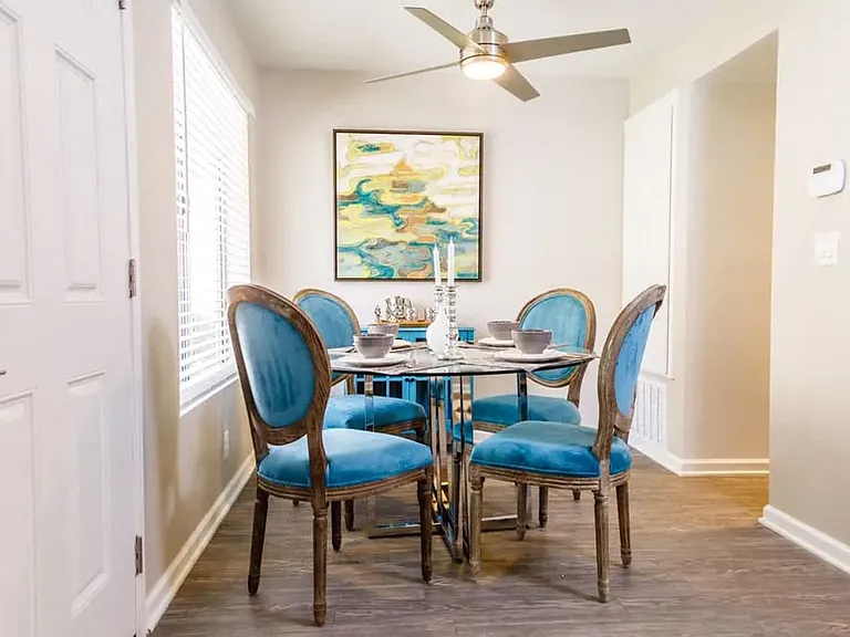 Sierra Canyon Apartments — Photo 7