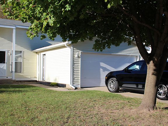 2nd image of 423 Pine Pl SE