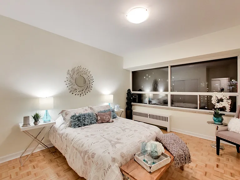 23 Lascelles Blvd — Photo 90
