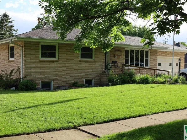 807 S 5th Ave, Rock Rapids, IA 51246