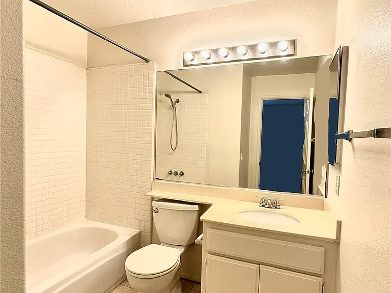 541 S Glenhurst Dr — Photo 8
