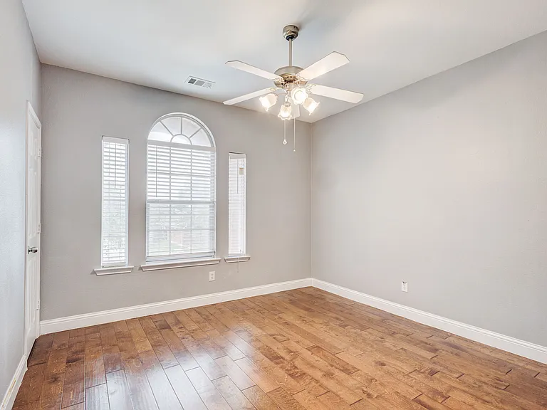 6107 Lakecrest Dr — Photo 29