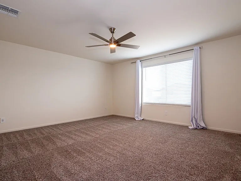 10410 W Robertson St — Photo 15