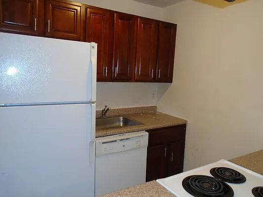 Rented by 18 REALTY | media 9