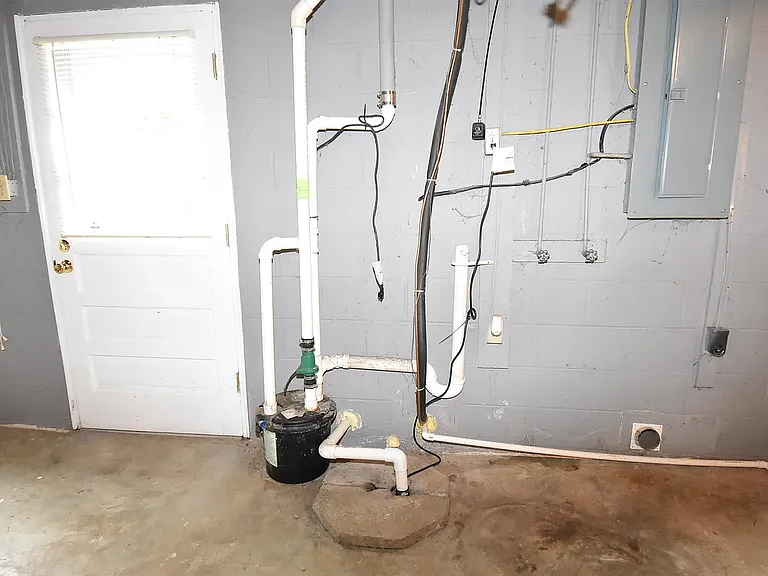 433 Anniston Dr — Photo 20