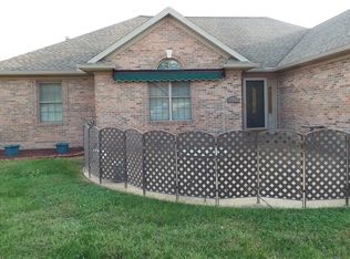 1457 W Rabbit Run, Haubstadt, IN 47639