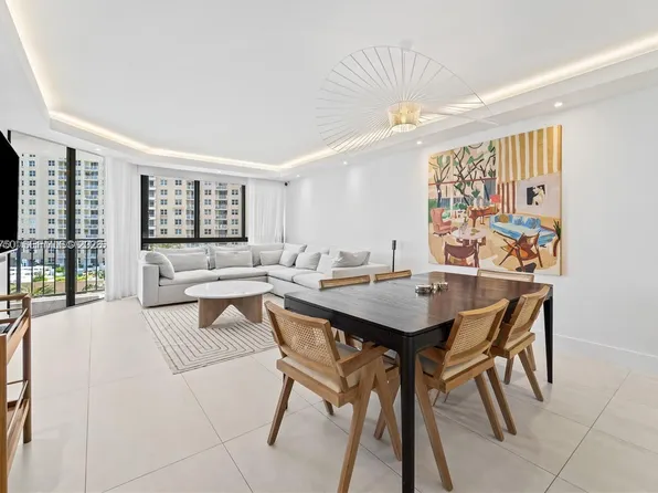 520 Brickell Key Dr, Miami, FL