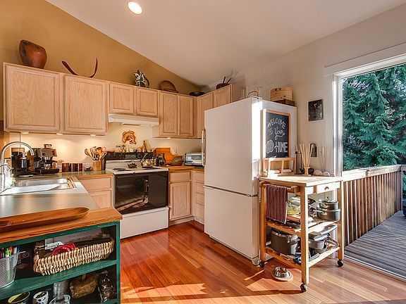 5th image of 5661 NE Ponderosa Blvd