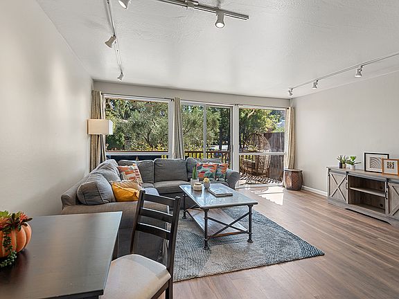 4th image of 954 Lea Dr #1