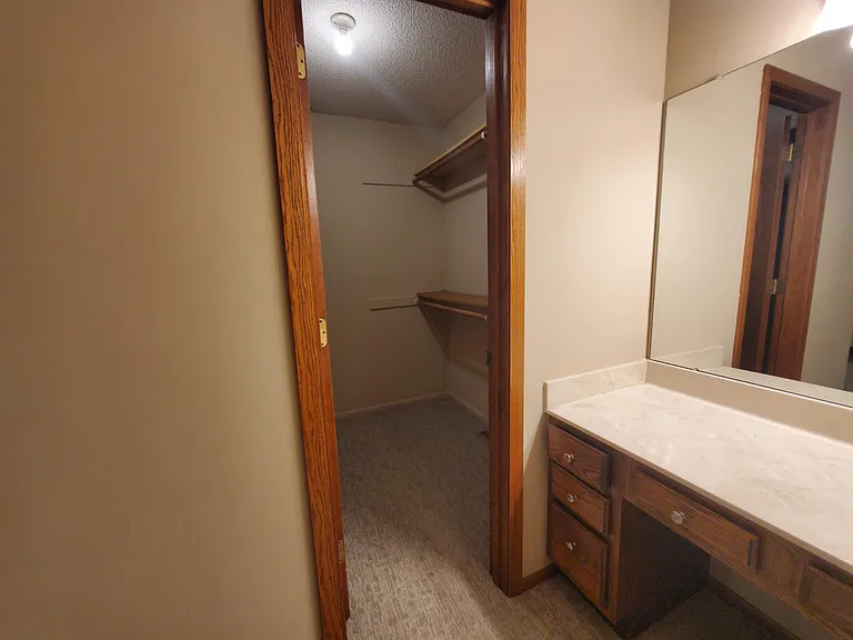 2517 Cedar Hills Dr — Photo 13
