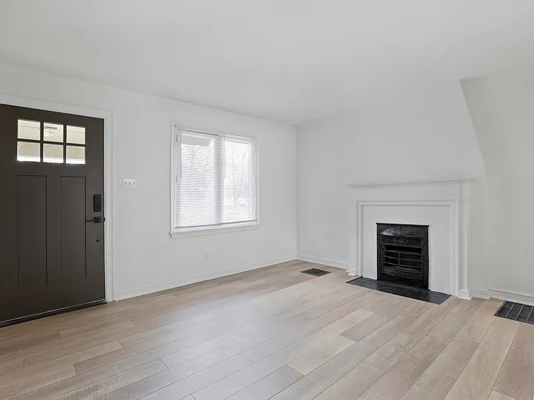 648 S Hague Ave — Photo 8