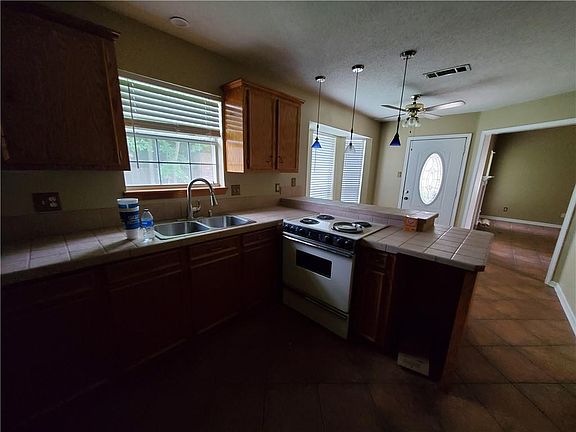 5th image of 6036 Cambridge Dr