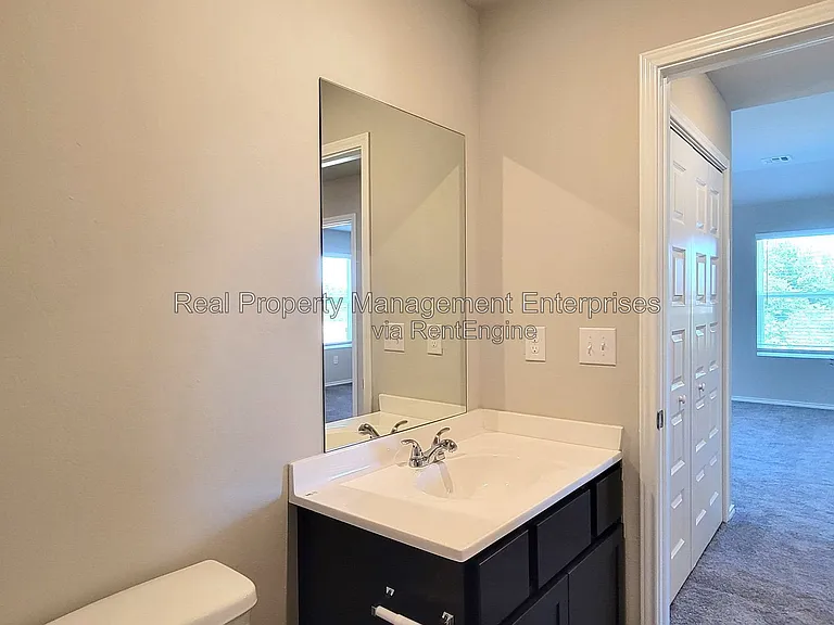 9501 NW 118th St — Photo 15