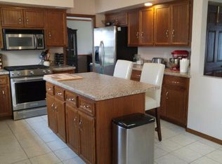 15100 W Maple Ridge Rd, New Berlin, WI 53151