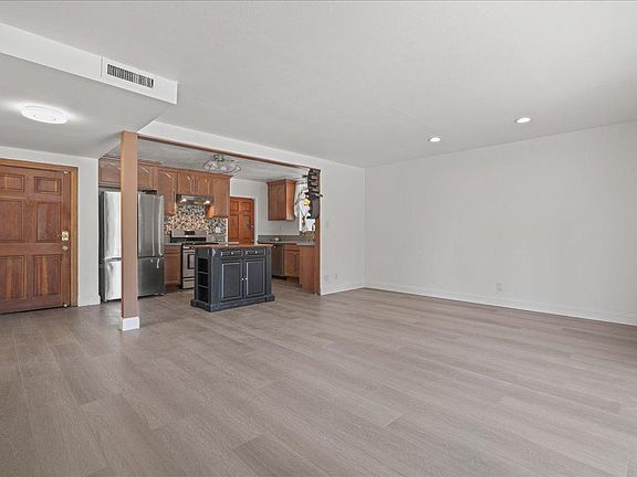 3rd image of 22150 Eccles St