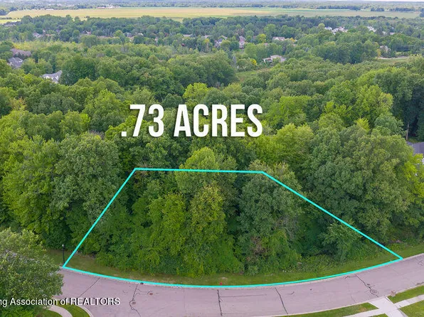 6315 Heathfield Dr, East Lansing, MI 48823