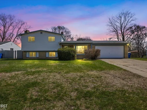 1280 Airport Rd, Waterford, MI 48327