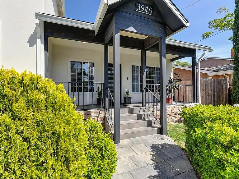 3945 Orange Grove Ave — Photo 4