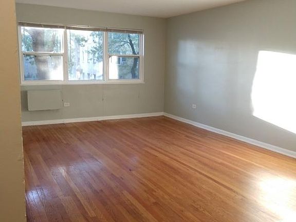 3rd image of 7515 N Seeley Ave APT 2B