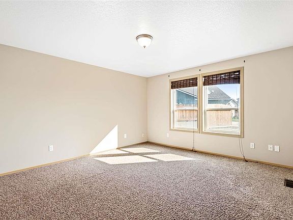 4th image of 5413 Eisenhower Ct