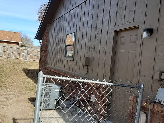 Side Gate to Back Yard