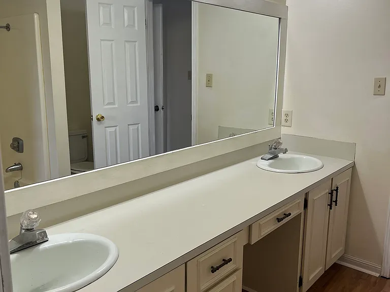 200 Dublin Cir #E — Photo 11