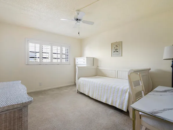 250 John F Kennedy Drive #Ph7, Lake Worth, FL 33462