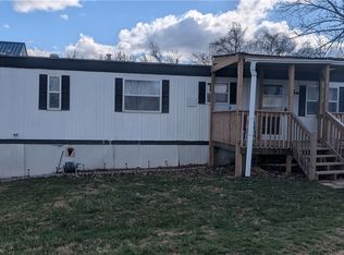 11 Stadium Rd, Millsboro, PA 15322