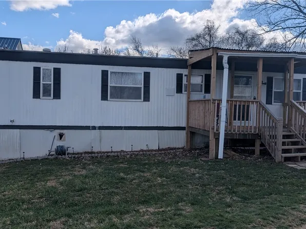 11 Stadium Rd E, Millsboro, PA 15348