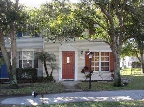 3rd image of 208 Old English Dr