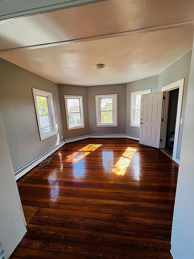3 bed, 1300 sqft, $1,950 — Photo 2