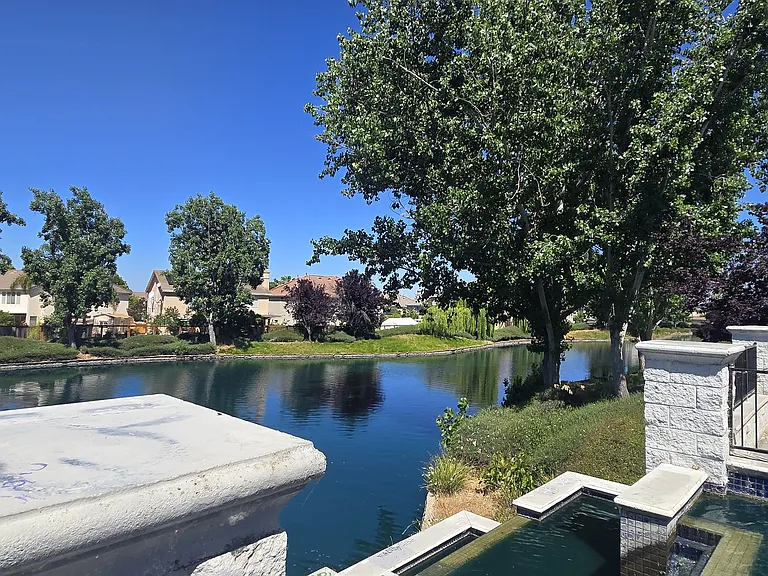 3292 Chateau Du Lac — Photo 35