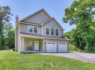 4 Bayberry Ln, East Quogue, NY 11942